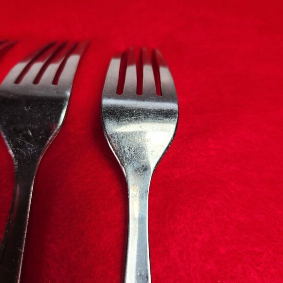 Oneida Forks Peninsula Castle Jordan Laura Pattern 7 7/8" Set of 3 - Picture 8 of 11